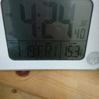 電波時計(アラーム、日付、温度計、カレンダー)