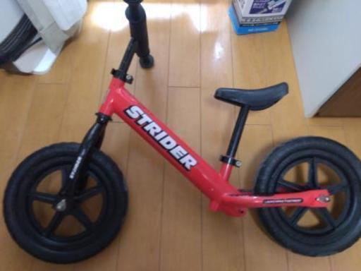 ストライダー　赤