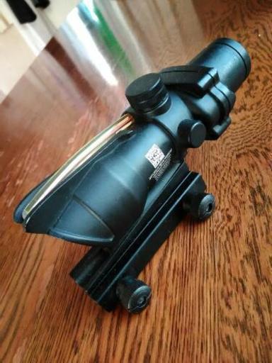 Trijicon ACOGタイプ4×32スコープレプリカ　集光チューブ式発光モデル（電池不要）