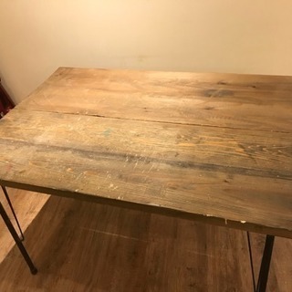 鉄足 木製テーブル 中
