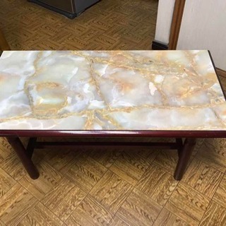 大理石のテーブル