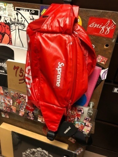 supremeバッグ赤1白1