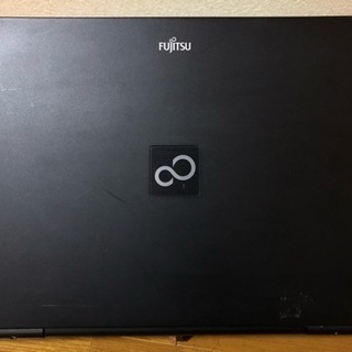 中古パソコン専門店で1年前に購入したFujitsuのノートパソコンです