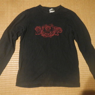 SSP 黒の長袖Tシャツ  赤のロゴ
