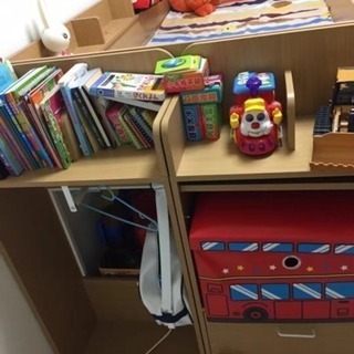 ベビーベッド、テーブル、ランドセル入り、物置一式セット