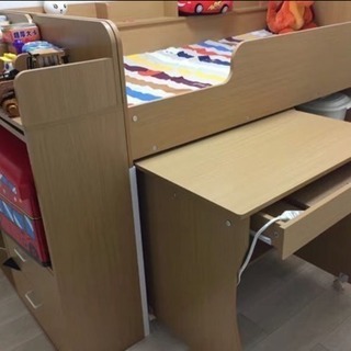 ベビーベッド、テーブル、ランドセル入り、物置一式セット