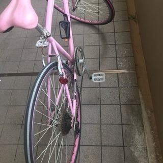 クロスバイク ピンク 外装6段 カゴ付き - クロスバイク