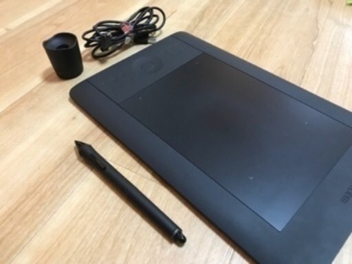 【美品・送料込】ほぼ未使用！ペンタブレットWACOM intuos 5 touch pen tablet S