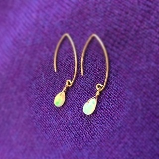 美品 天然オパールのピアス✨