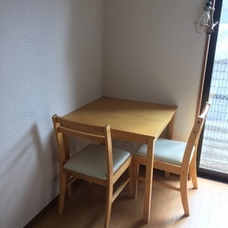 天然木の机と椅子2脚