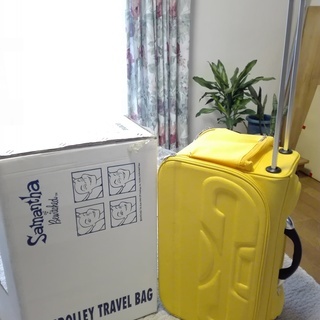新品】サマンサの黄色キャリーバック