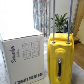 新品】サマンサの黄色キャリーバック