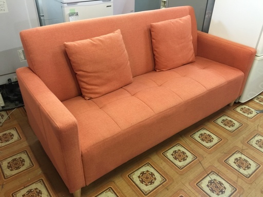 美品 鮮やかなオレンジカラー　3人掛けソファー