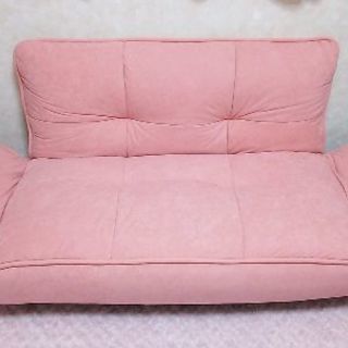 ピンクのソファ