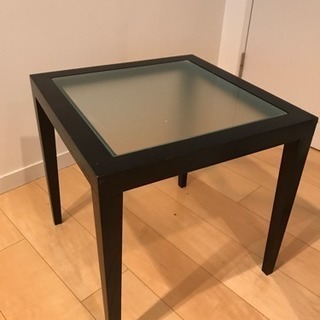 タイムアンドスタイル ガラスのコーヒーテーブル