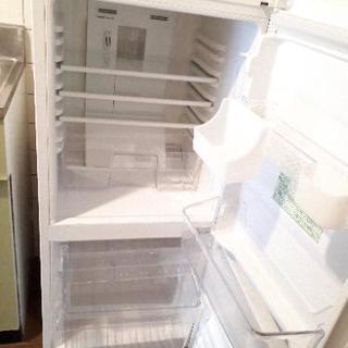 無印良品の白い綺麗な冷蔵庫です。 打ち合わ