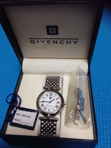 GIVENCHY(ジバンシー)　腕時計