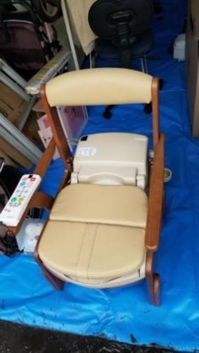 温水洗浄便座\n介護用トイレ　自動洗浄乾燥式\nリモコン付\n近辺配送無料！