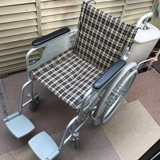 美品 送料無料 幸和製作所アルミ製車いす 背折れ式 ハンド