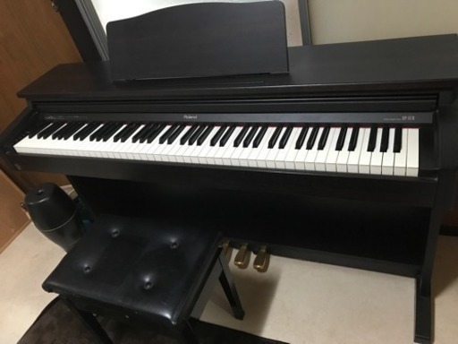 鍵盤楽器、ピアノ RolandDigitalPiano HP147R