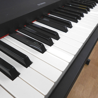 鍵盤楽器、ピアノ YAMAHA/ヤマハ 電子ピアノ P-70 スタンド付き 88鍵