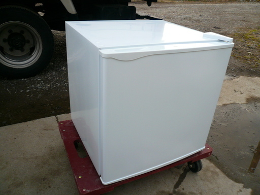 17年製　美品　ユーイング1ドア冷蔵庫 （45L）　UR-DR05J