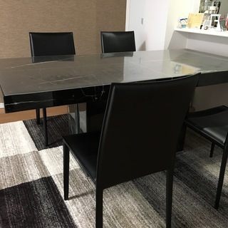 【掲載延長】定価32万円を大幅プライスダウン中！　1か月のみ使用！大理石ダイニングテーブル＆チェアー4脚セット！