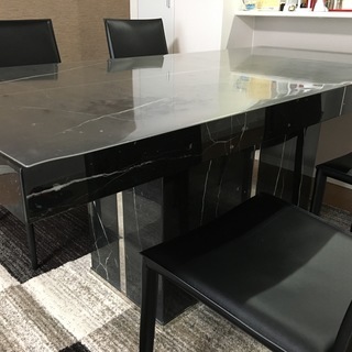 【掲載延長】定価32万円を大幅プライスダウン中！　1か月のみ使用！大理石ダイニングテーブル＆チェアー4脚セット！