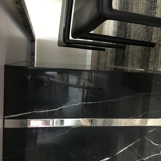 【掲載延長】定価32万円を大幅プライスダウン中！　1か月のみ使用！大理石ダイニングテーブル＆チェアー4脚セット！