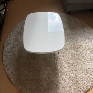 IKEAラグ、収納できる白テーブル
