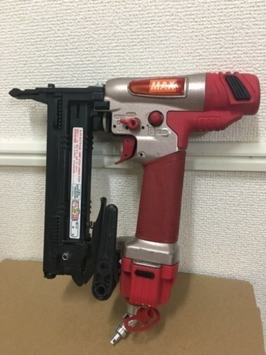 【大工道具・エアー工具】MAX フロアタッカー マックス スーパーネイラ 高圧ステープル用エアネイラ