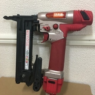 【大工道具・エアー工具】MAX フロアタッカー マックス スーパーネイラ 高圧ステープル用エアネイラ