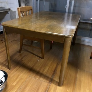 大きなテーブル
