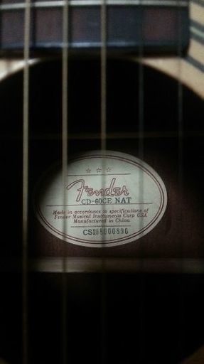 サイン入りアコースティックギター