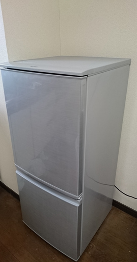2014年製　シャープ冷蔵庫 137L（奇麗です）