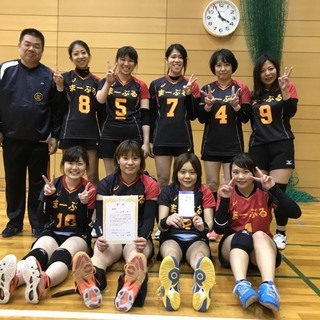 一般女子６人制のバレーボールチーム（まーぶる）です。