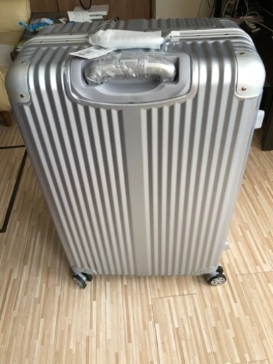 商談中でっかいスーツケース 未使用品