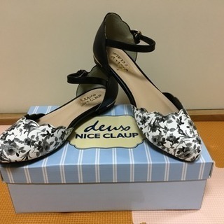 アンクルストラップパンプス 白 バイカラー 花柄 nice claup