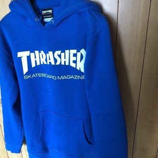 THRASHER 青パーカー