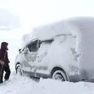 至急案件！につき限定１名募集　駐車場雪かき１台分　時給2000以...