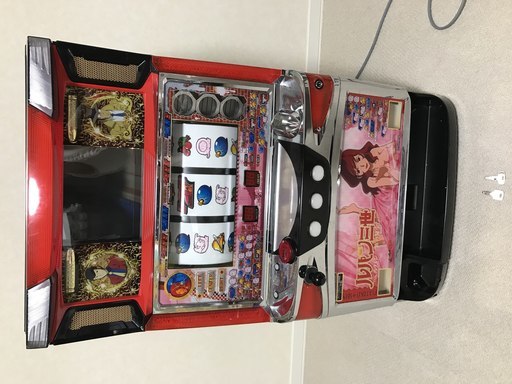 A01064 パチスロ実機 【ルパン三世 ルパン一族の秘宝】 平和 コイン不要機 キー付 スロット  ５号機