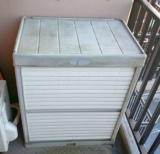 プラスチック製収納庫 ホームロッカー 物置 屋外ストッカー シャッター扉 棚板1枚 可動 屋外 エクステリア 重宝 エコリン 船橋の収納 家具 物置 の中古あげます 譲ります ジモティーで不用品の処分