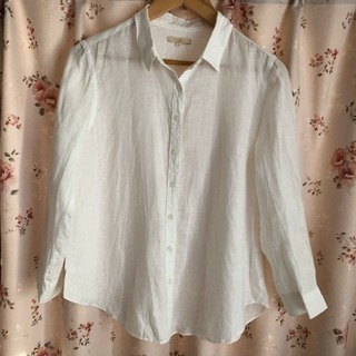 白い新品シャツ