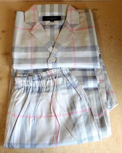 バーバリー Burberry London 紳士パジャマ 長袖長ズボン Mサイズ 定番のチェック柄 ロボコン 港南台のその他の中古 古着あげます 譲ります ジモティーで不用品の処分