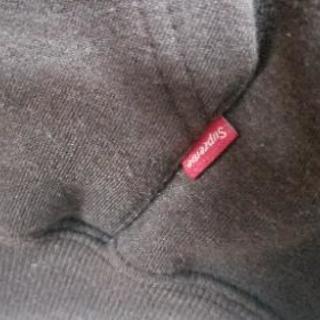 ボックスロゴ　パーカー