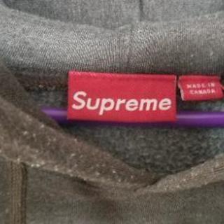 ボックスロゴ　パーカー