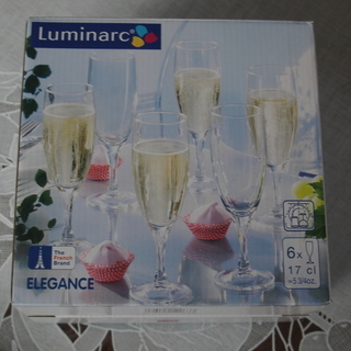 【ネット決済】再再値下げ品　Luminarcのロゴ入りフルートグ...