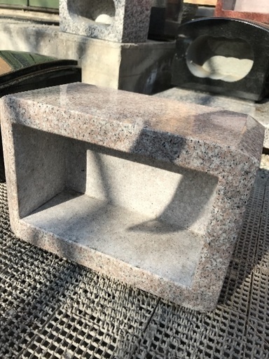 ピンク 香炉 墓石 展示品