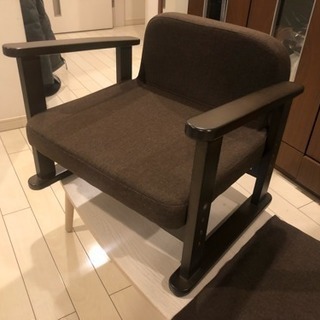 新品の座椅子？？です