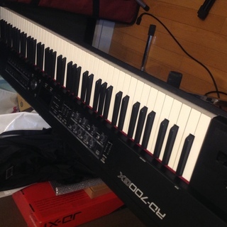 ローランドの電子ピアノ RD-700 売ります